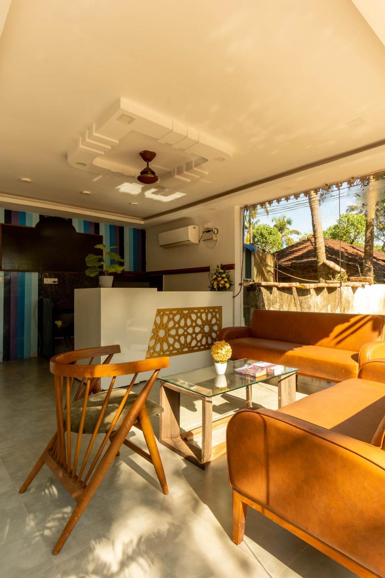 Lotus Feet Beach Resort Morjim Luaran gambar